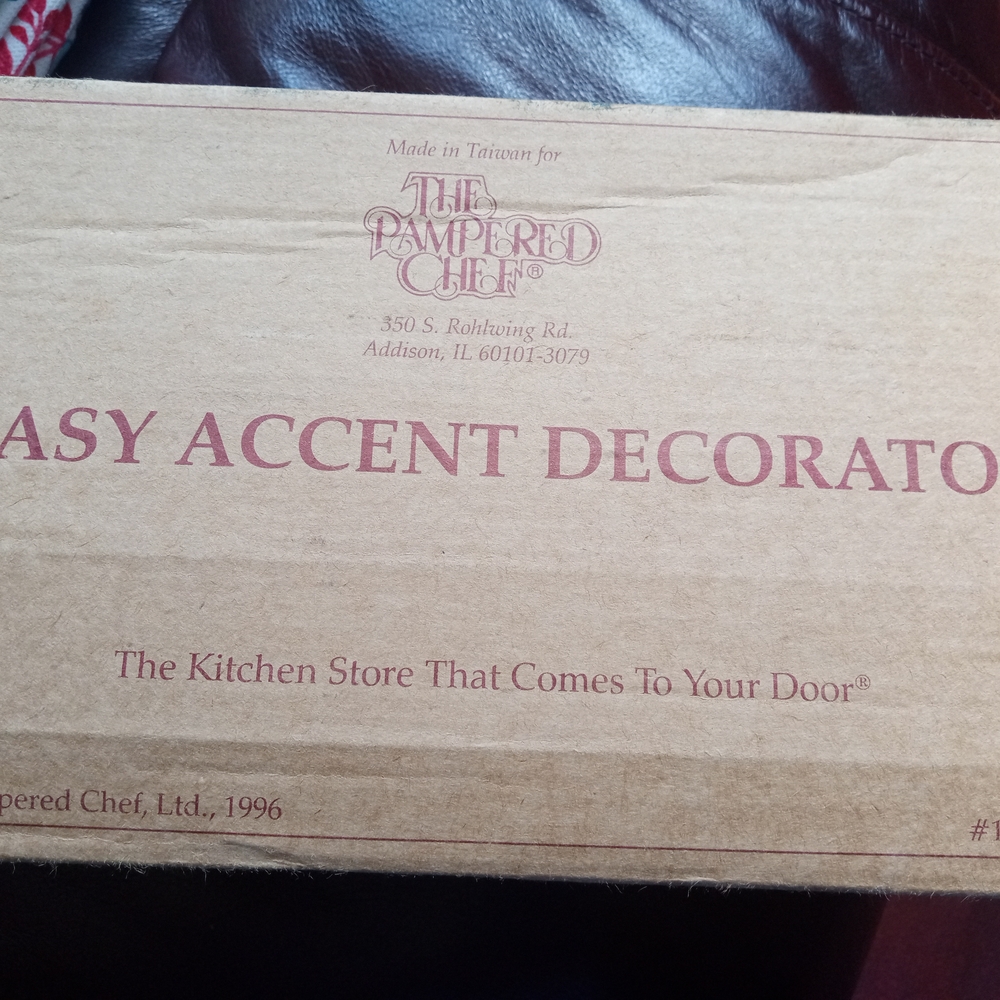The Pampered Chef Brown Accent Decor Piece